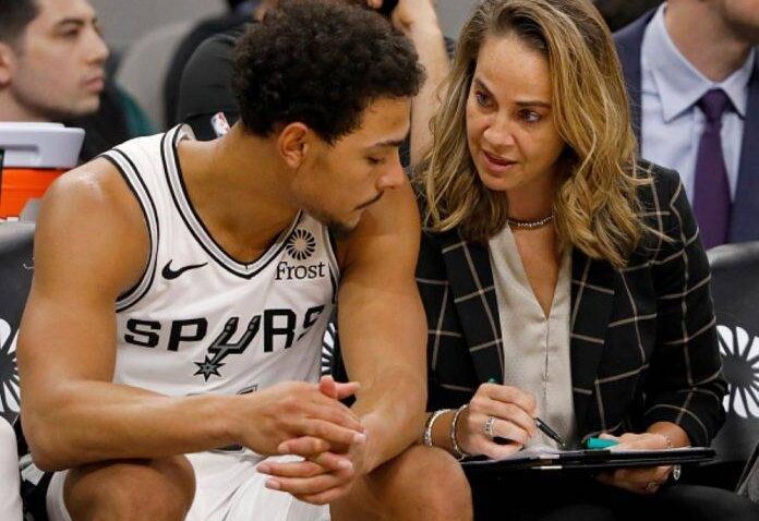 Prva žena na klupi NBA tima? Beki Hemon blizu klupe Njujork Niksa