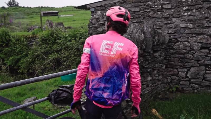 EF Pro Sajkling tim predlaže zaustavljanje Điro d'Italija trke