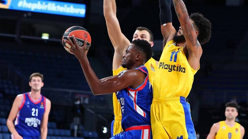 Evroliga: Olimpijakos bolji od Zenita, Efes bez Larkina i centarske linije savladao Makabi
