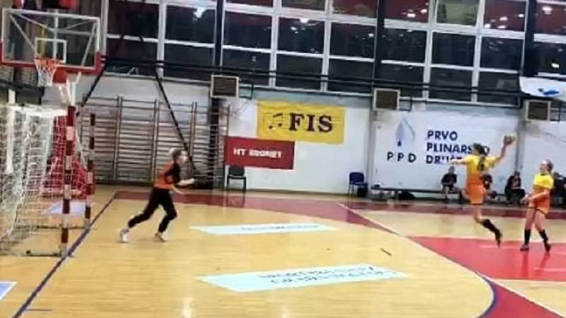 Skoro 100 golova na rukometnoj utakmici