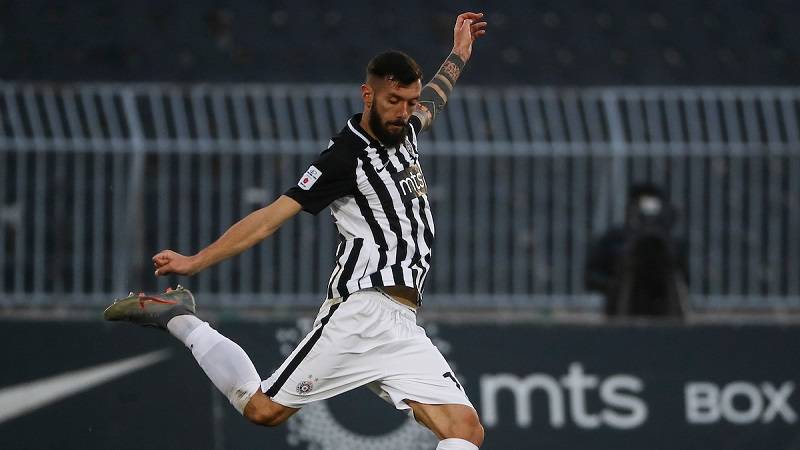 Šćekić u crno-bijelom dresu do 2023. godine