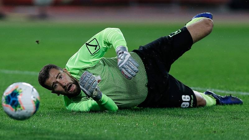 Komična greška golmana u Superligi Srbije koštala njegov tim pogotka (VIDEO)