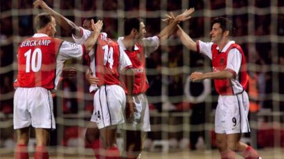 Legenda Arsenala blizu klupe engleskog kluba