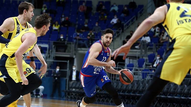 Efes ponizio Fenerbahče u turskom derbiju, partija karijere Vasilija Micića