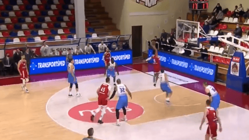 NBA scene u FMP Areni, Hends zaplovio vazduhom uz brutalno zakucavanje (VIDEO)