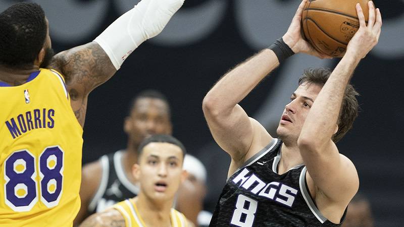 Nemanja Bjelica sočnim psovkama počastio košarkaša Lejkersa (VIDEO)