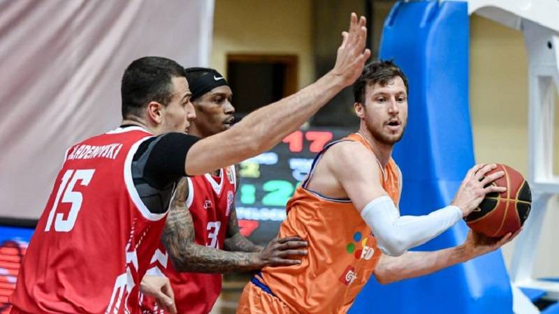 Rabotnički nakon drame uručio fenjer ekipi Heliosa