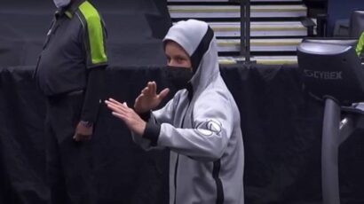 Bizarno: Kari pleše dok mu tim gubi istorijskom razlikom (VIDEO)