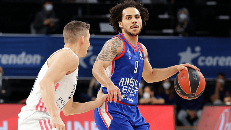 Kraljevski klub abdicirao u Istanbulu: Larkin i Micić propalili mrežicu madridskog Reala (VIDEO)