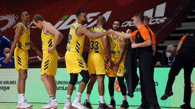 Alba slavila u prvom finalnom meču protiv Bajerna