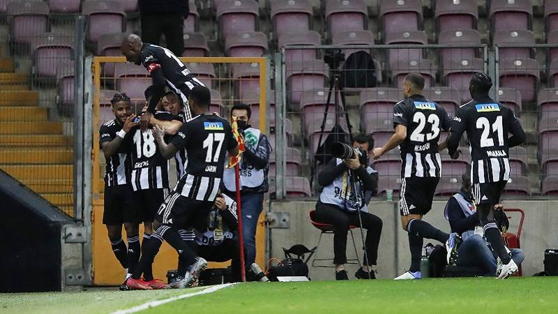 Ludnica u Turskoj: Bešiktaš golom iz penala postao šampion (VIDEO)