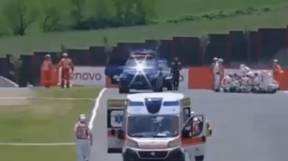 Stravičan pad motocikliste, intervenisao helikopter na stazi (VIDEO)