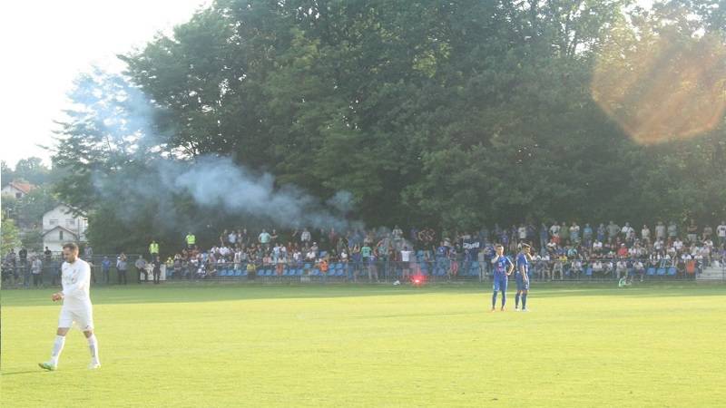 Sprema se luda atmosfera na prepunim tribinama u Srebreniku (FOTO)