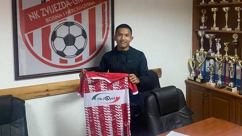 Nepoznati Malezijac oblači dres Zvijezde iz Gradačca