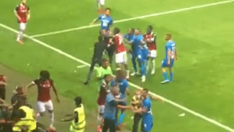 Brutalan snimak sa tribina koji pokazuje kako je došlo do prekida meča Nice i Marselja (VIDEO)