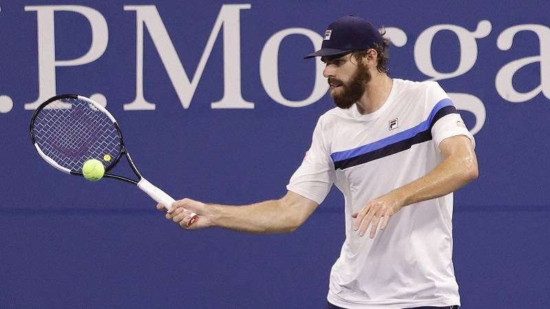 Opelka zbog loga na torbi kažnjen sa deset hiljada dolara