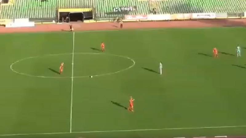 Sestra fudbalera Željezničara postigla gol sa pola terena (VIDEO)