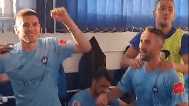 U svlačionici GOŠK-a slavlje nakon pobjede u Tešnju: "Ko ne piva Dalmatinac nije" (VIDEO)