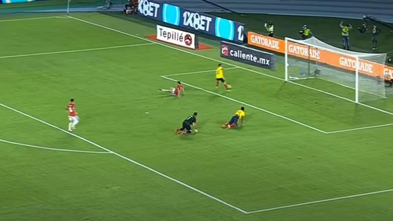 Napadač Kolumbije u jednom napadu načinio dva nestvarna promašaja (VIDEO)