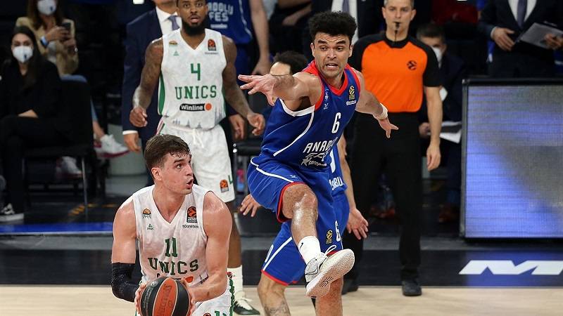 Efes u uzbudljivoj završnici slavio protiv Uniksa