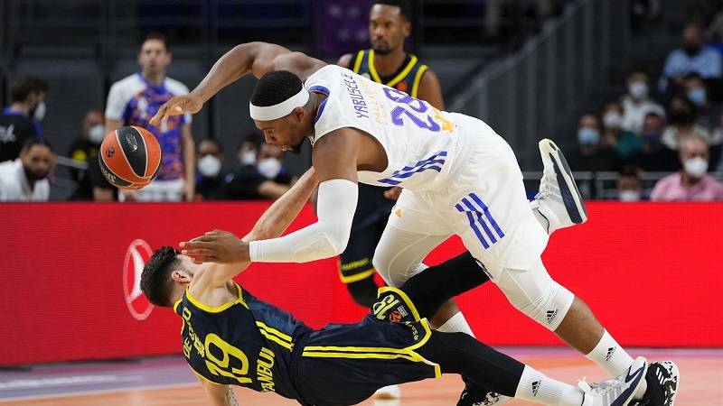 Fenerbahče ispustio 11 poena prednosti, Real Madrid poenima Poarijea slavio u finišu meča