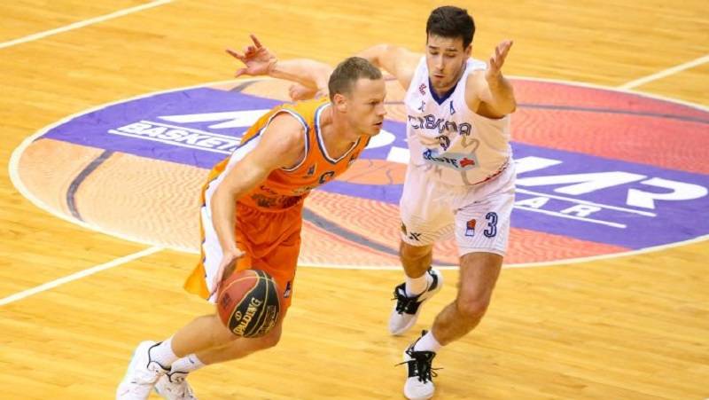 (VIDEO) Šehović u stilu Kecmana pogodio sa jednog kraja terena na drugi