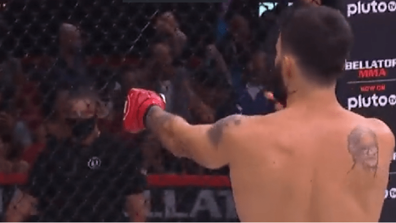 (VIDEO) Faraldo koljenom uspavao protivnika