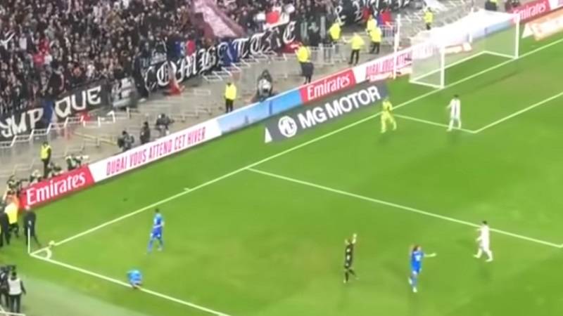 Lion igra pred praznim tribinama dok traje istraga o incidentu u meču protiv Marselja