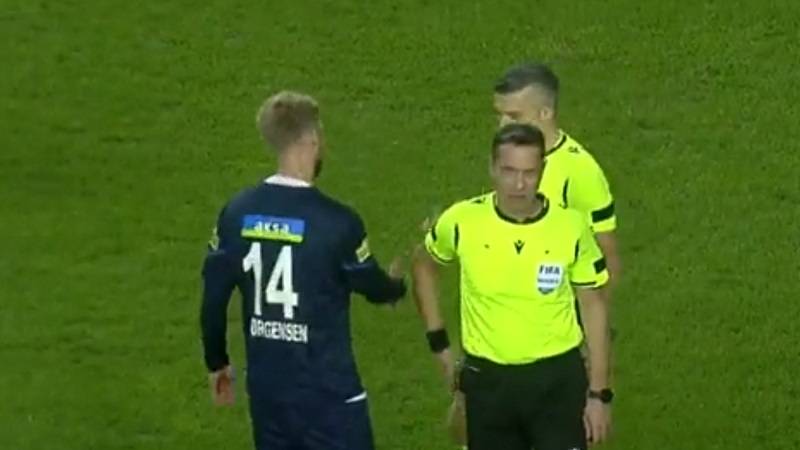 (VIDEO) Bizarna situacija u Turskoj: Sudija svirao kraj četiri minuta ranije pa zatim vraćao igrače iz svlačionice