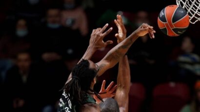 Uniks zahvaljujući brutalnim otvaranjem utakmice i Džonu Braunu savladao Efes