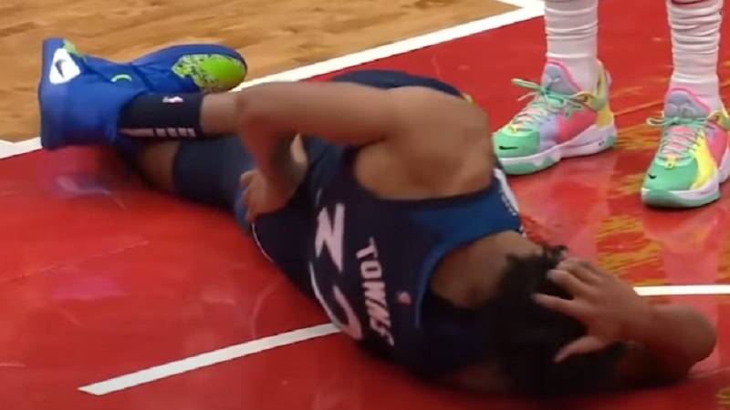 (VIDEO) Užasan pad Taunsa nakon zakucavanja, niko nije htio da mu pomogne