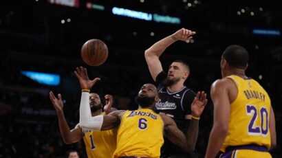 (VIDEO) Meč Lejkersa i Kingsa obilježila čudna situacija na kraju utakmice, Morant junak protiv Kavalirsa