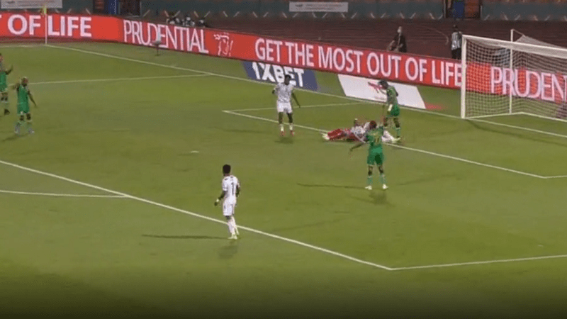 (VIDEO) Afrikanci se ne snalaze sa VAR-om: Nevjerovatan crveni karton za Ajeva