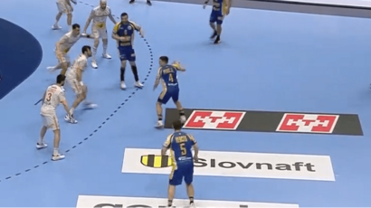 (VIDEO) Prekrasan pogodak Mirka Hercega u posljednjoj sekundi prvog dijela