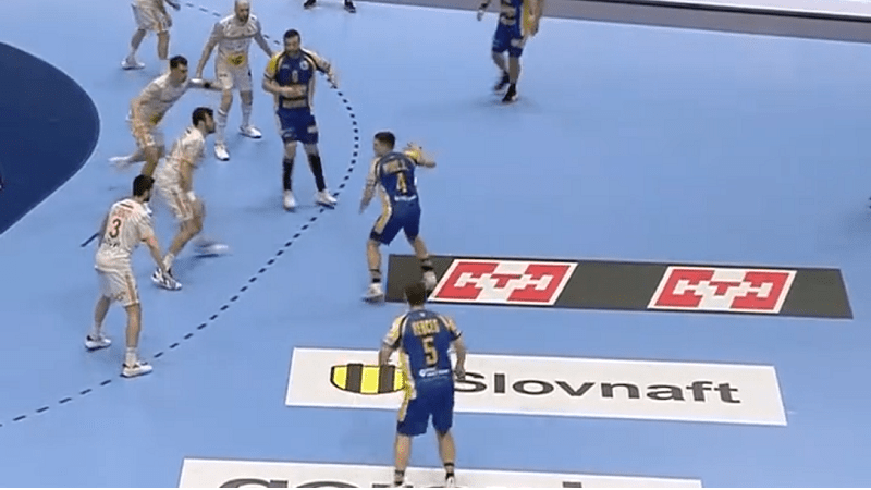 (VIDEO) Prekrasan pogodak Mirka Hercega u posljednjoj sekundi prvog dijela