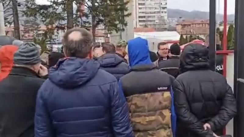 Incident nakon derbija na Tušnju: Privedena osoba iz pratnje Azmira Husića