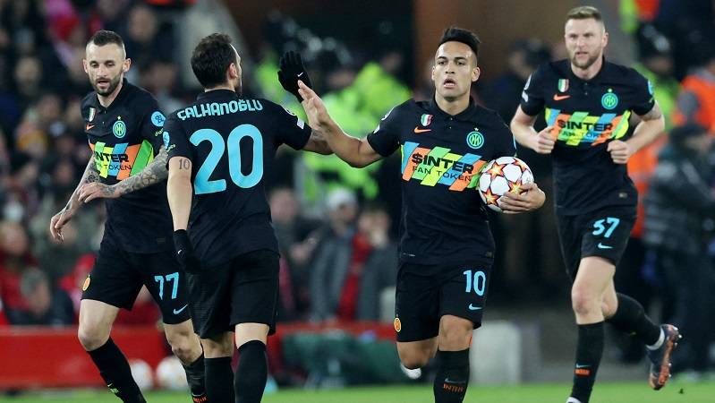 Pirova pobjeda Intera na Enfildu, Džeko presjedio na klupi