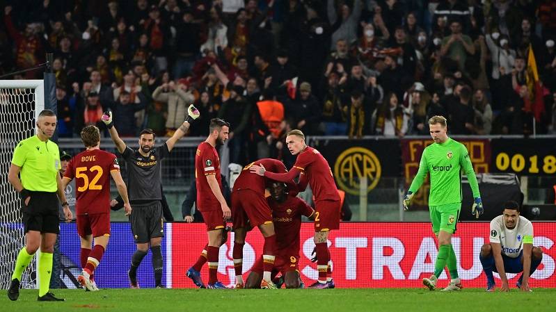 Navijači Rome bijesni