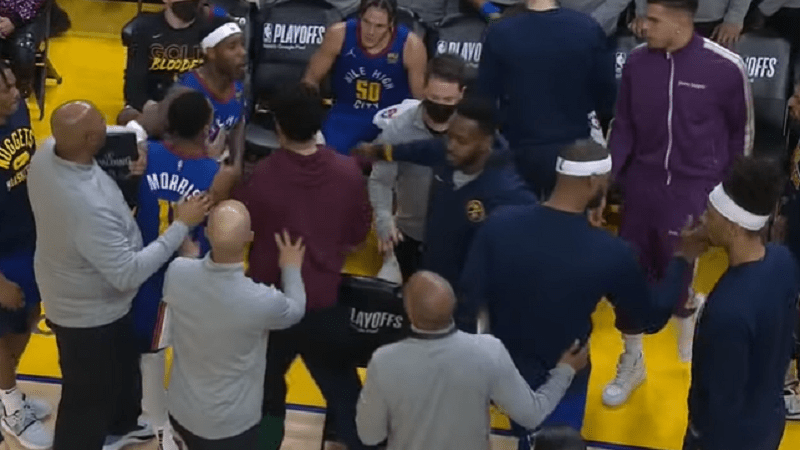 (VIDEO) Dvojica igrača Nagetsa se umalo potukli na klupi