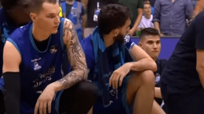 (VIDEO) Predsjednik natjerao igrače da kleče i mole za oproštaj