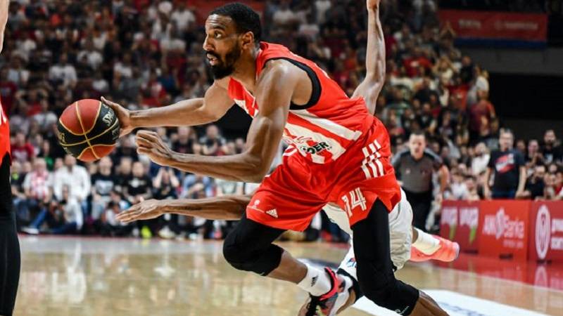 Ostin Holins u Atini