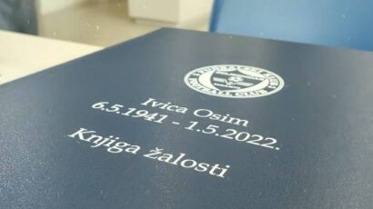 Na Grbavici otvorena knjiga žalosti povodom smrti Ivice Osima