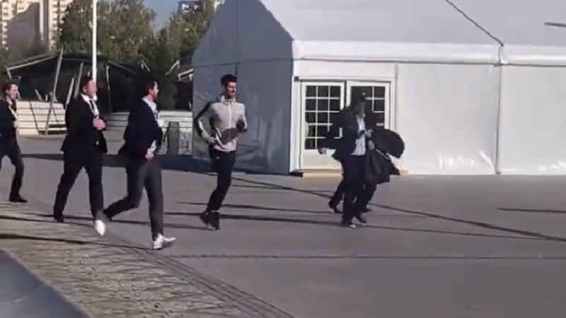 (VIDEO) Đokovića 'ganjaju' po Kazahstanu, pratilo ga i obezbjeđenje