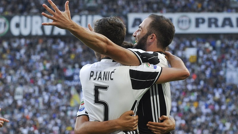 (FOTO) Pjanić se na vrlo emotivan način oprostio od Iguaina