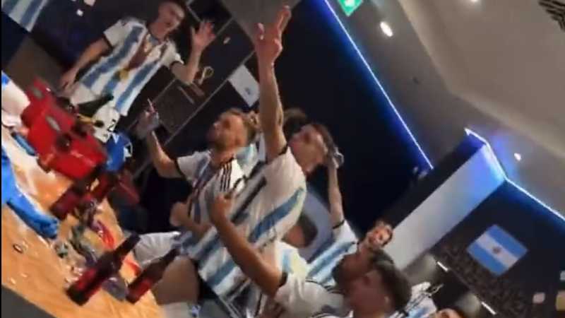 (VIDEO) Emilijano Martinez se rugao Kilijanu Mbapeu u svlačionici nakon trijumfa