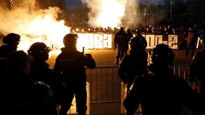 (VIDEO) Grobari protestuju protiv uprave pred utakmicu protiv Šerifa