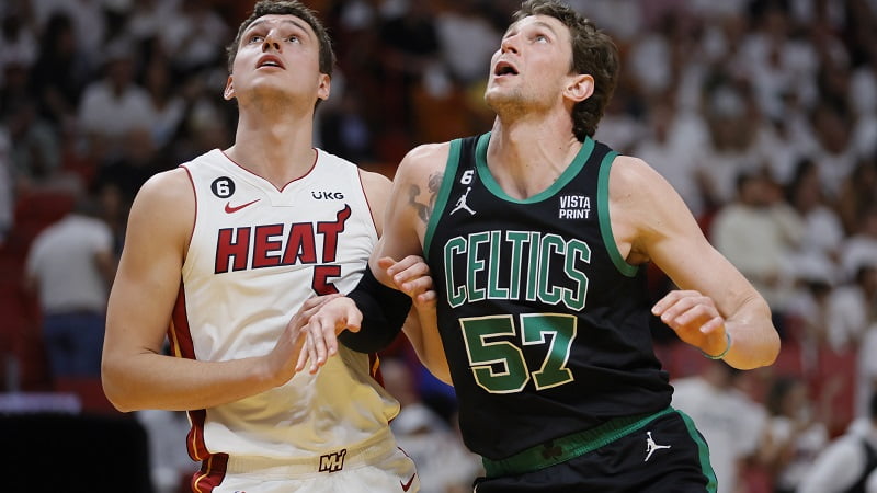 (VIDEO) Nikola Jović upisao prve minute i poene u NBA plej-ofu