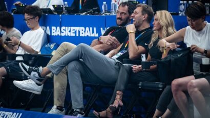 Foto dana: Ikona njemačke košarke u odličnom raspoloženju bodri svoju ekipu