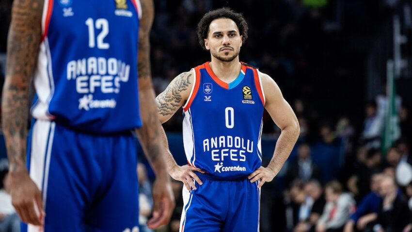 Larkin izabrao između Efesa i Fenerbahčea