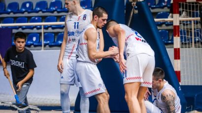 Široki veoma siguran protiv Proma